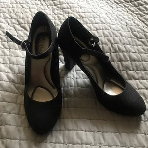 Kelly & Katie suede maryjane heels Sz 8